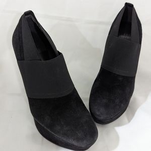 STUART WEITZMAN BLACK SUEDE HEELS ☆ CIRCA 2011 Size: 5.5